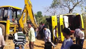 Jabalpur-Bus-overturned