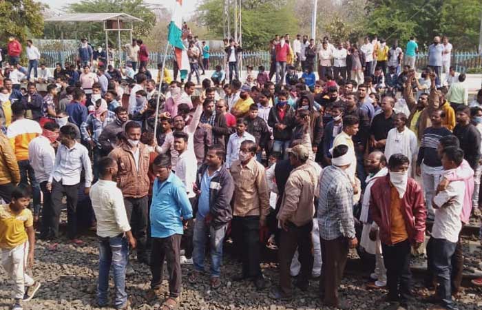 nepanagar-protest