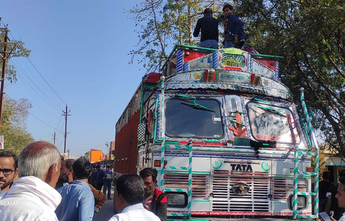 narsinghpur-cow-truck