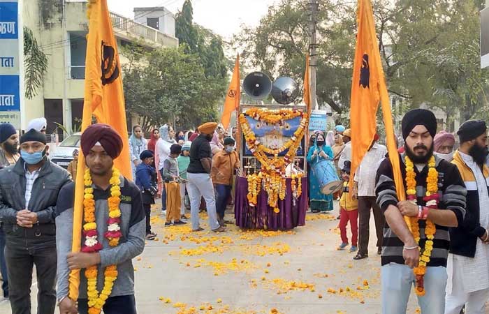 Khargone Prabhat Pheri Ends Nishan Sahib Will Be Served On Monday