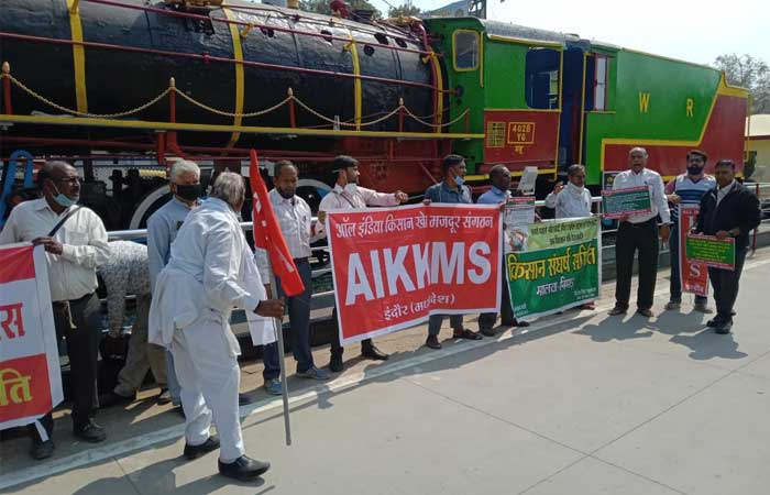 indore-protest-rail-roko