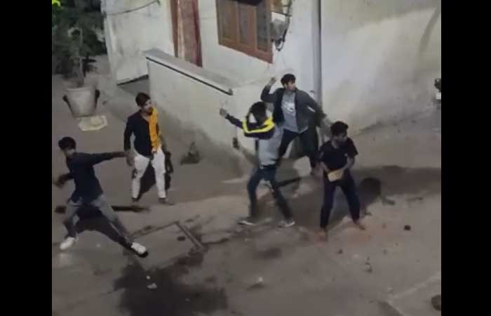 indore-stone-pelting