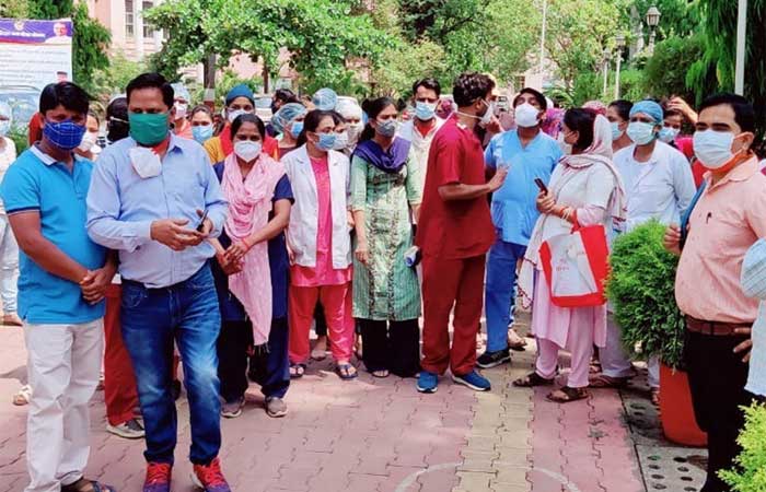 nurse-staff-protest