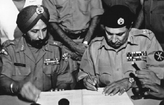 Bangladesh_war_1971_Pakistan_surrender_to_India