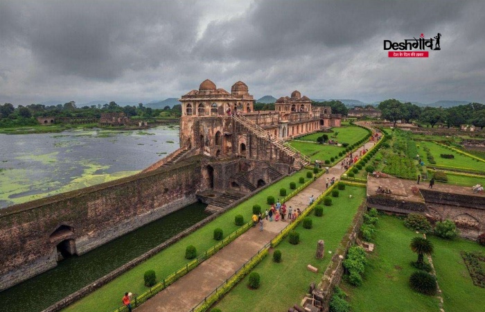 mandu mahal