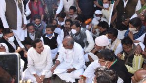 kamalnath and digvijay singh dharna