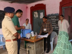 dhar vaccination on polling booth