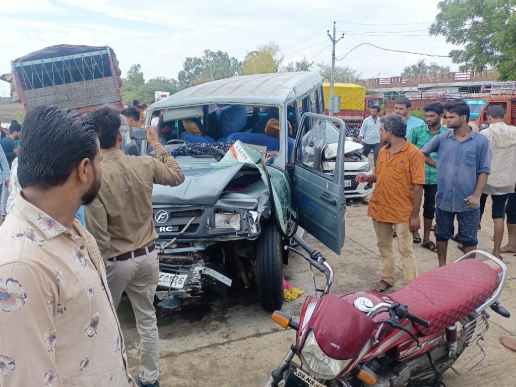 nagda gujri road accident