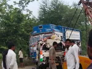 pilibhit road accident