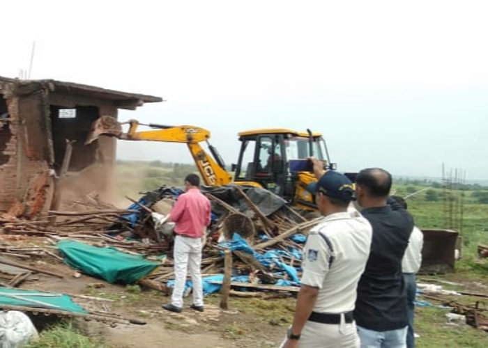 dhar bulldozied illegal dhaba