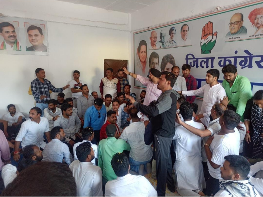 dhar congress scuffle