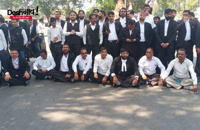 mhow lawyers protest