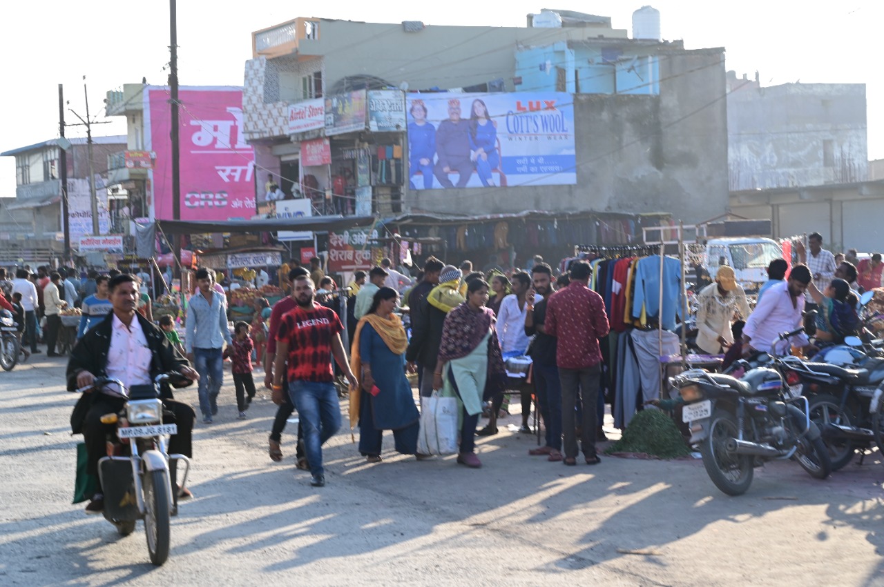 Sunday Market in Pithampur iIndustrial town.Deshgaon news