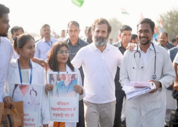 medical students with rahul gandhi
