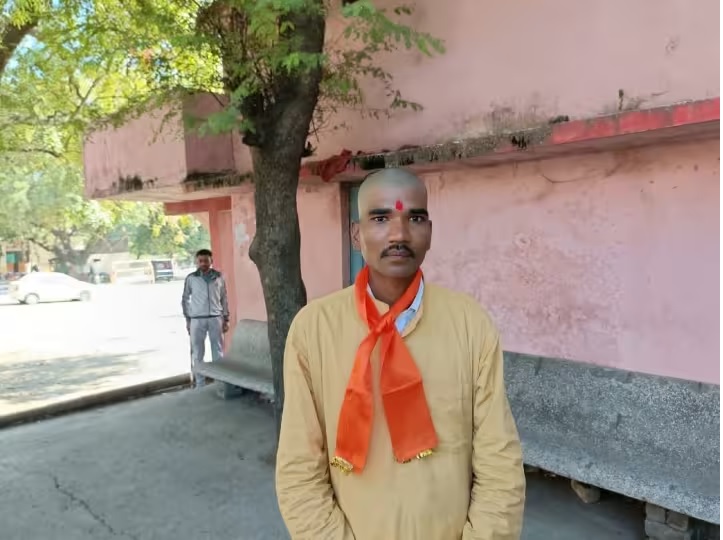 Wearing saffron, getting tonsured, Anand Tiwari from Arif with religious rituals: Deshgaon News