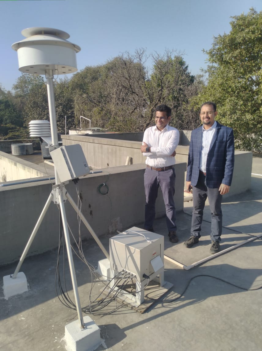 This air quality monitoring device has been installed on the roof of Malav Kanya Vidyalaya in Indore.