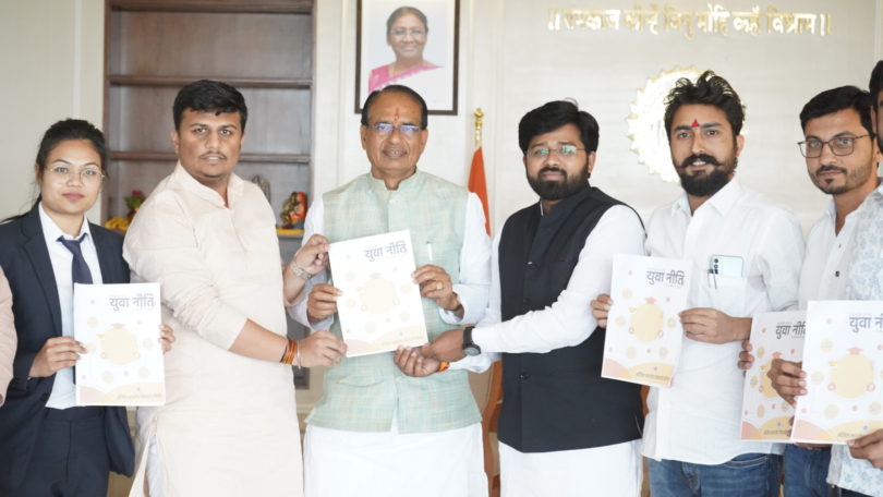 CM Shivraj has also taken suggestions from the youth of BJPYUMO for youth policy. On Wednesday, he spoke to the leaders of the Morcha. Deshgaonnews