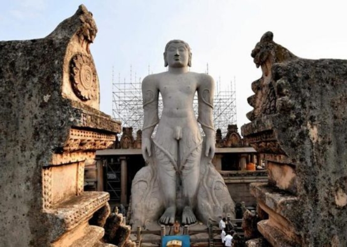 standalone-feature-on-gomateshwara-statue