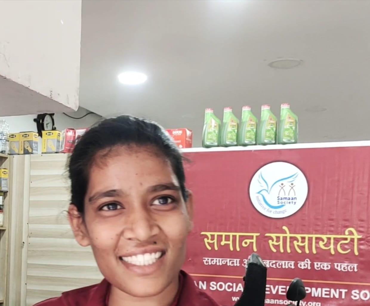 Shivani Bansal is learning work at Yantrika Garage, Indore., Deshgaon News