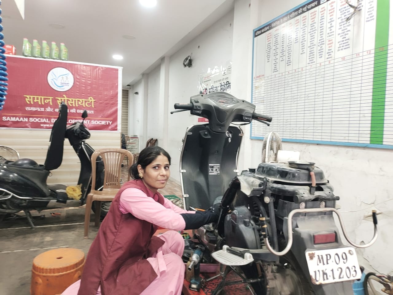 Durga Meena, mechanic at Yantrika Garage, Deshgaon News