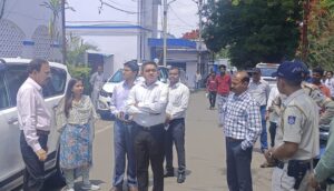 dhar dm inspects hospital during doctors strike