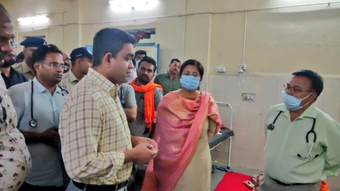 dhar collector at hospital