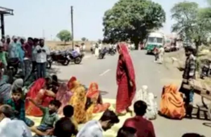 khandwa farmers protest and road jaam