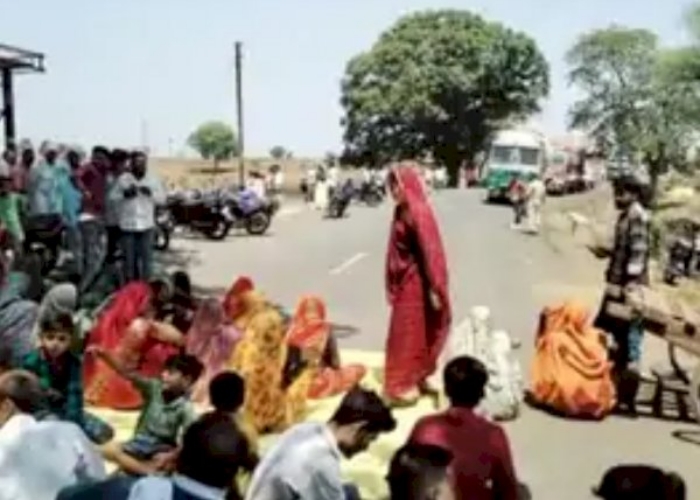 khandwa farmers protest and road jaam