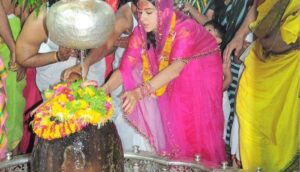 sara ali khan visited mahakal temple