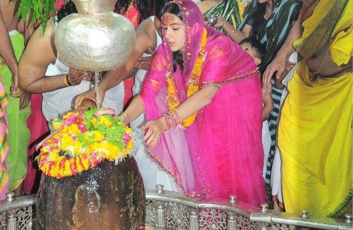 sara ali khan visited mahakal temple