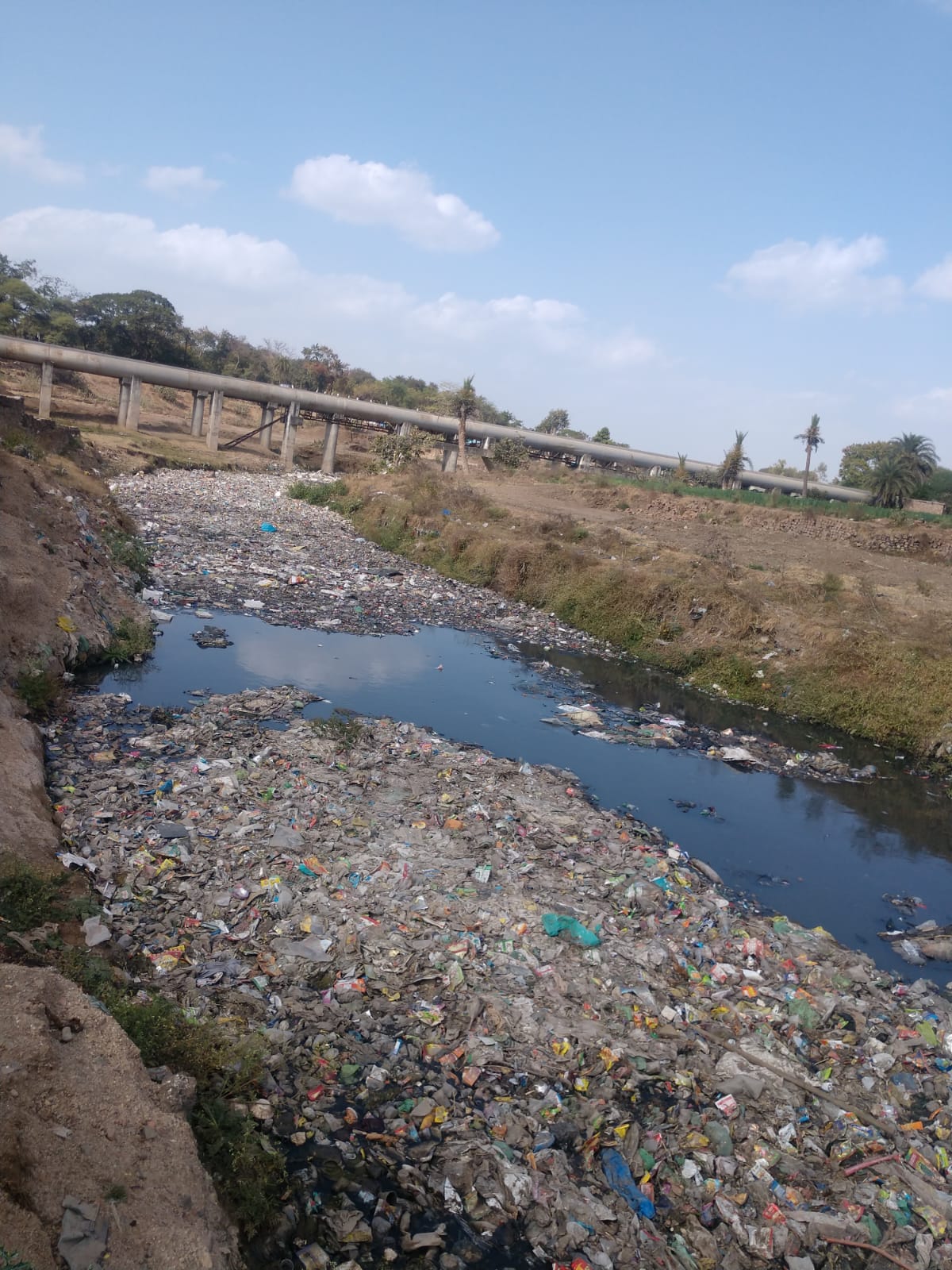 In this picture, there is Gambhir river coming out of Janapav of Mhow and the pipeline which takes Narmada water to Indore city is also visible. Deshgaonnews